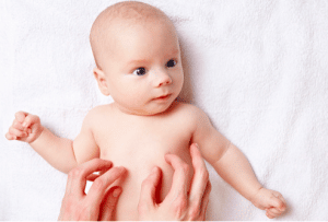 Coliche gassose nei bimbi come aiuta l'osteopatia